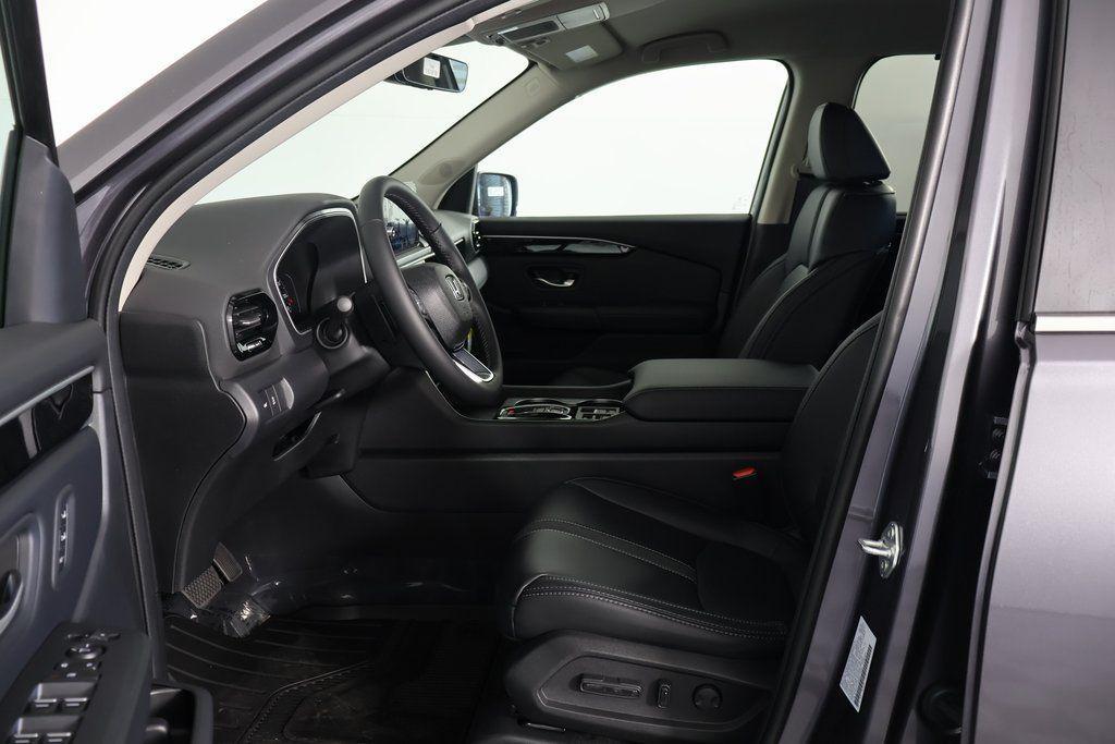 new 2025 Honda Pilot car, priced at $47,825