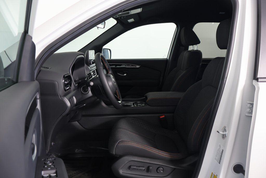 new 2025 Honda Pilot car, priced at $44,250