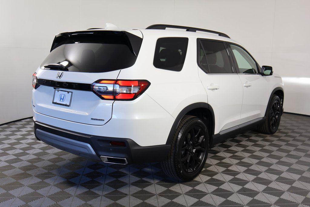 new 2025 Honda Pilot car, priced at $53,450