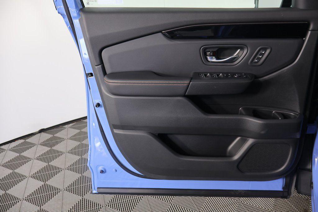 new 2025 Honda Pilot car, priced at $51,350