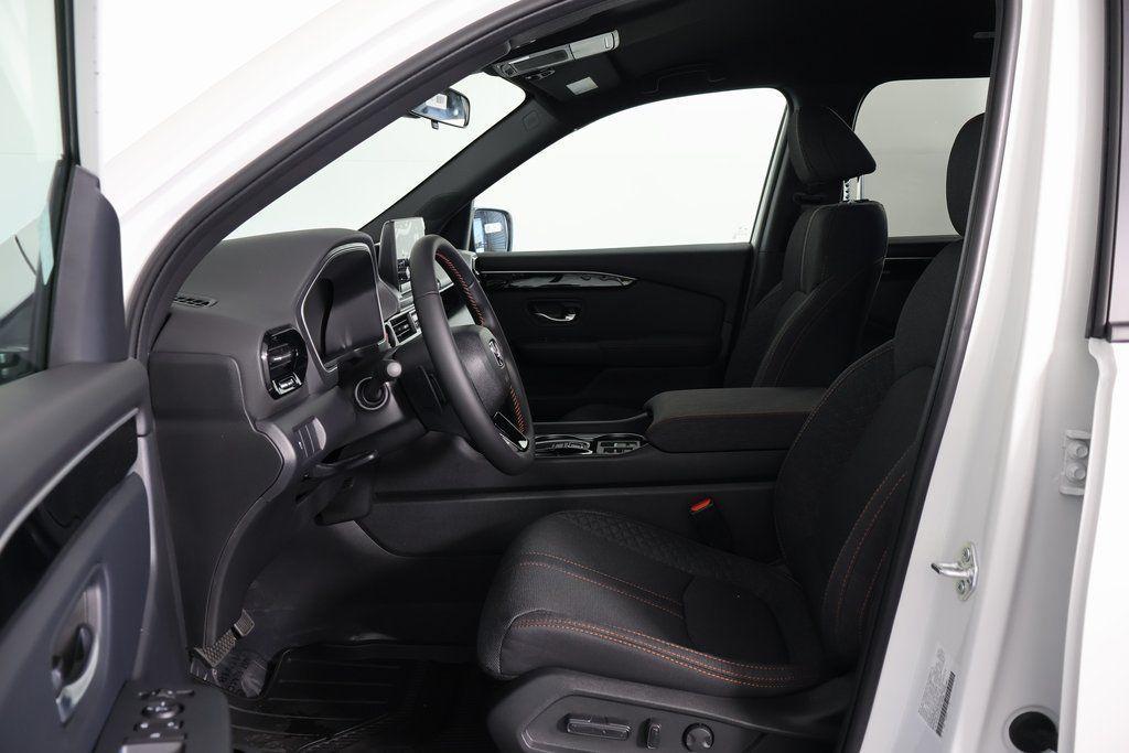 new 2025 Honda Pilot car, priced at $44,250