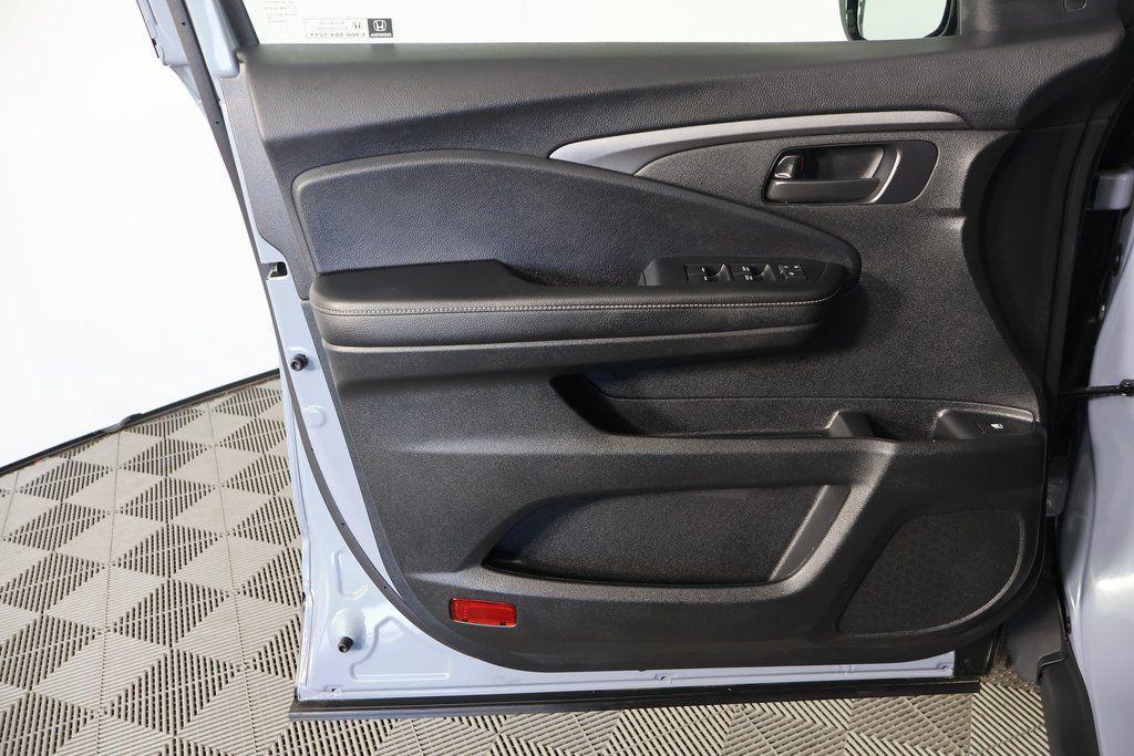 used 2025 Honda Ridgeline car, priced at $33,995