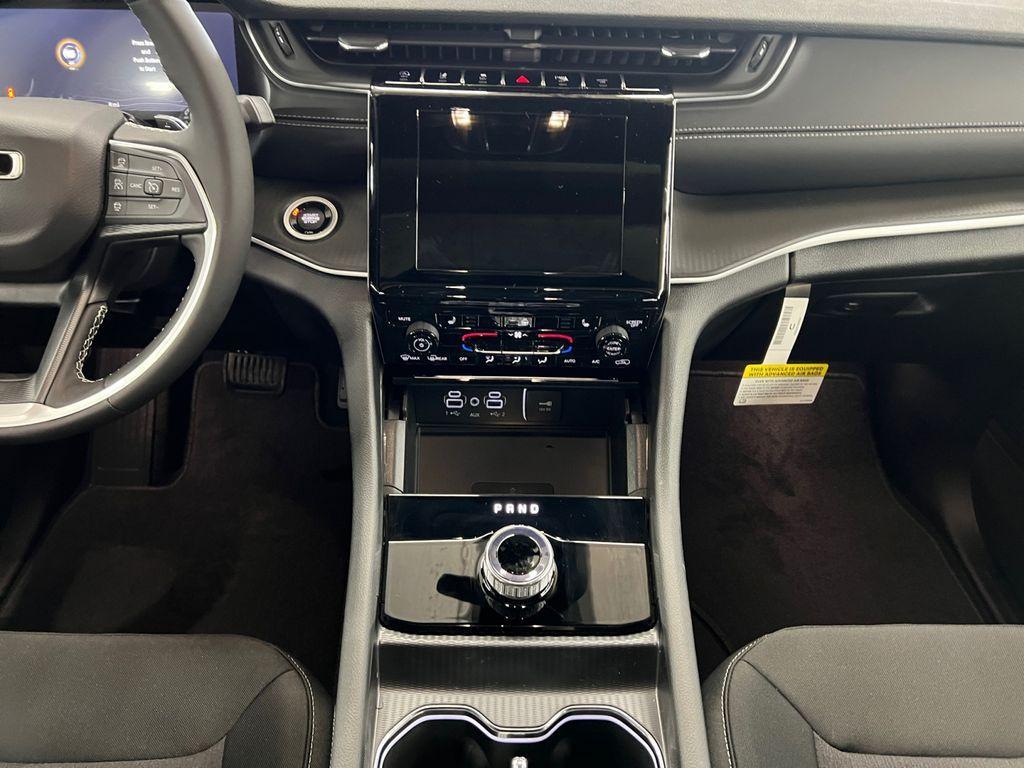 new 2025 Jeep Grand Cherokee car, priced at $40,658
