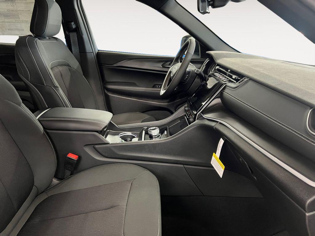 new 2025 Jeep Grand Cherokee car, priced at $40,658