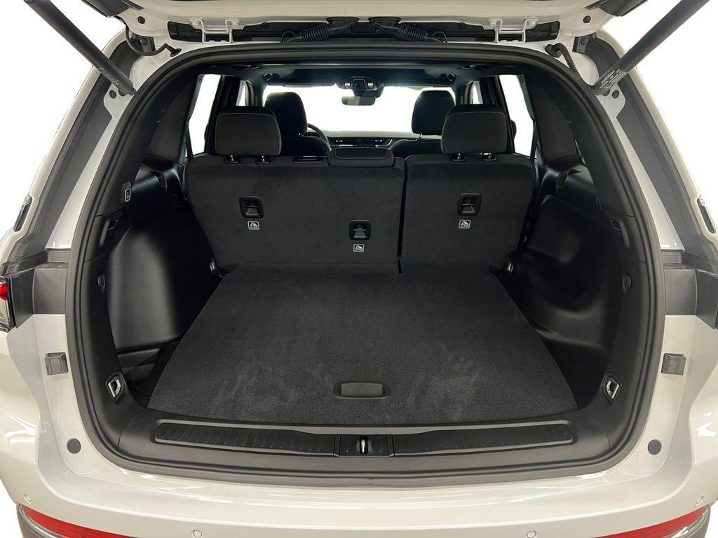 new 2025 Jeep Grand Cherokee car, priced at $41,672