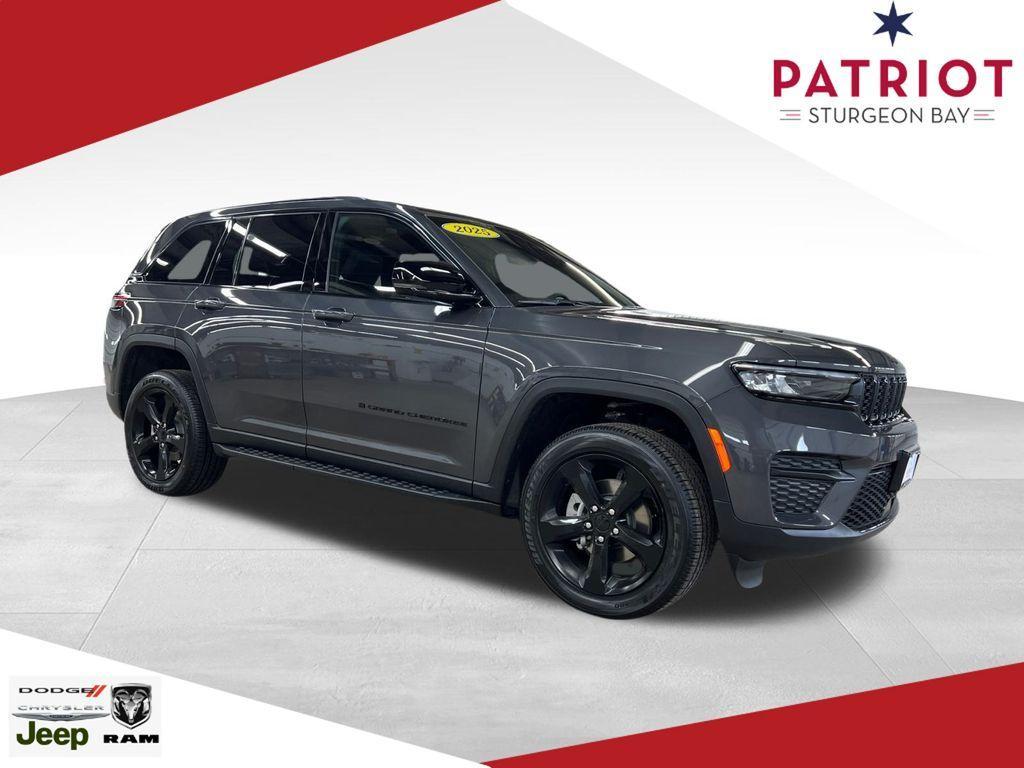 new 2025 Jeep Grand Cherokee car, priced at $48,000