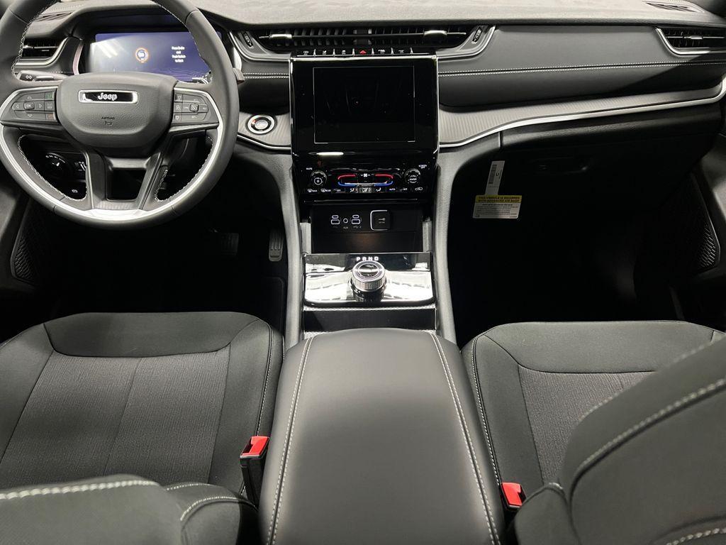 new 2025 Jeep Grand Cherokee car, priced at $40,472