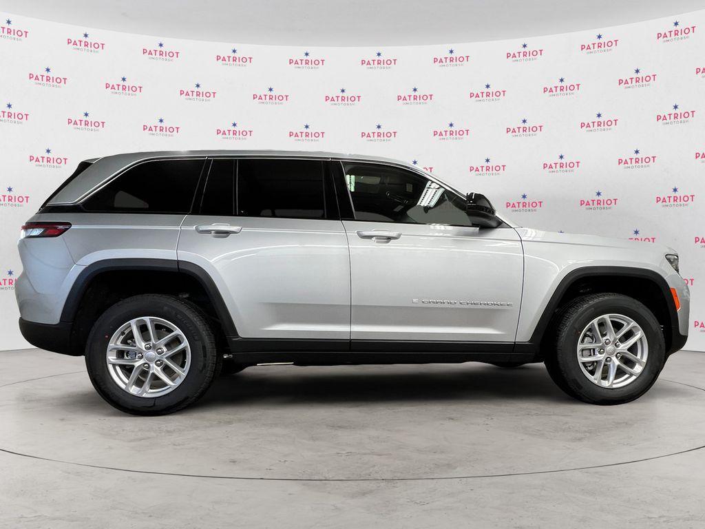 new 2025 Jeep Grand Cherokee car, priced at $40,472
