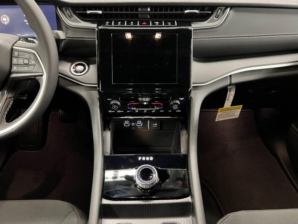 new 2025 Jeep Grand Cherokee car, priced at $39,632