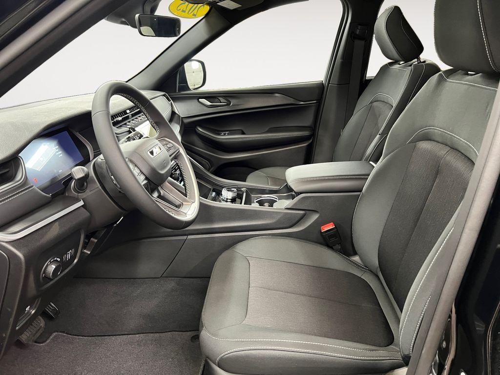 new 2025 Jeep Grand Cherokee car, priced at $40,472