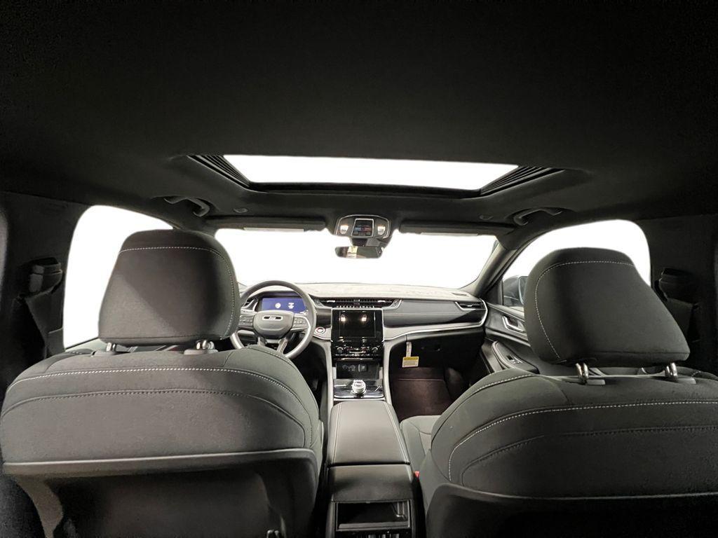 new 2025 Jeep Grand Cherokee car, priced at $40,472