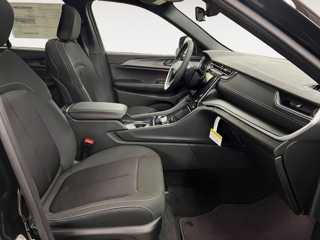 new 2025 Jeep Grand Cherokee car, priced at $39,632