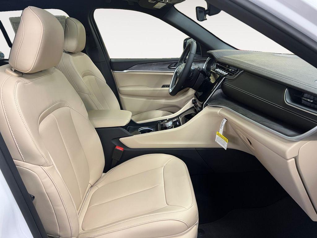 new 2025 Jeep Grand Cherokee car, priced at $47,346