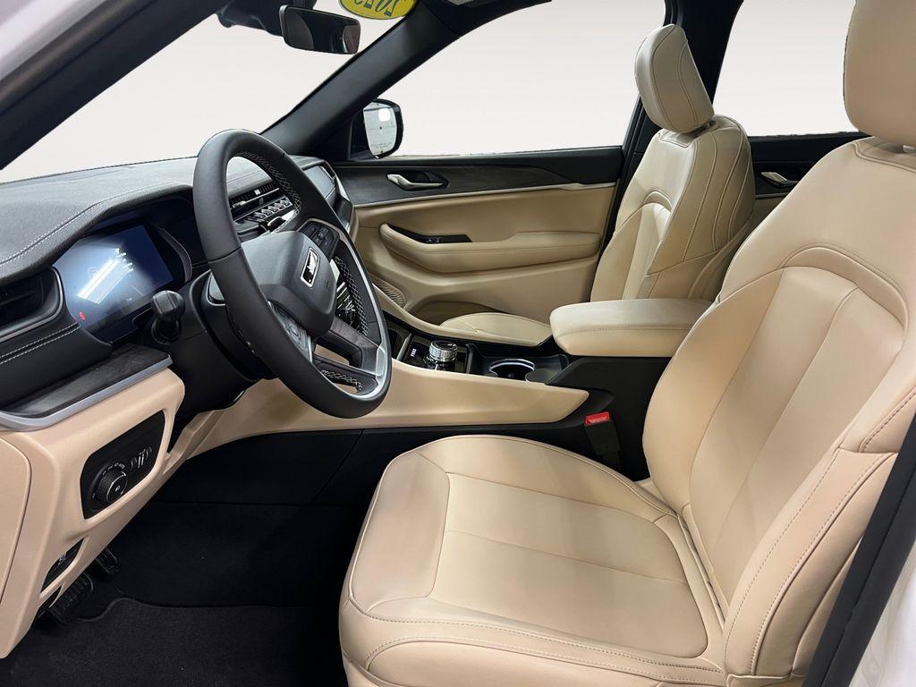 new 2025 Jeep Grand Cherokee car, priced at $47,346