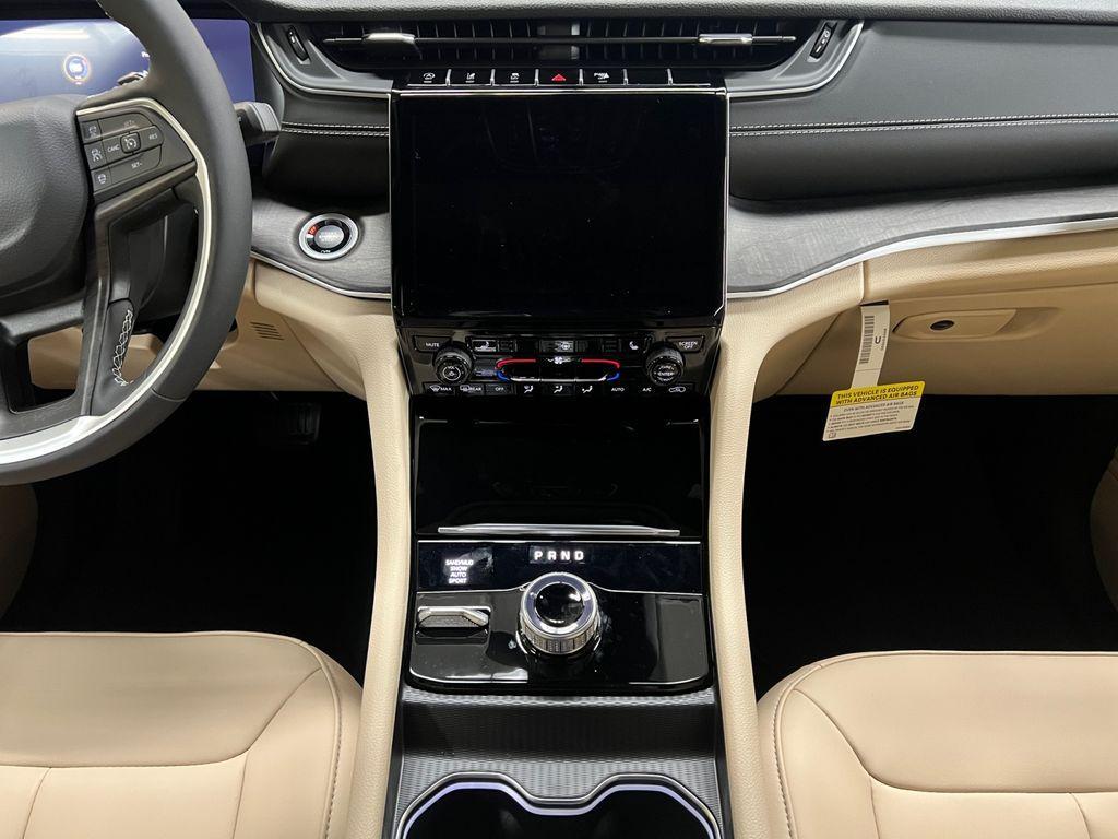 new 2025 Jeep Grand Cherokee car, priced at $47,346