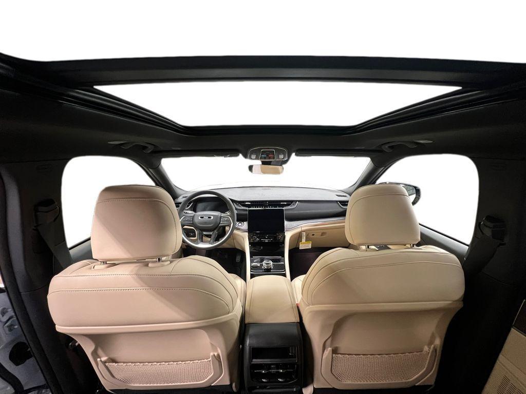 new 2025 Jeep Grand Cherokee car, priced at $47,346