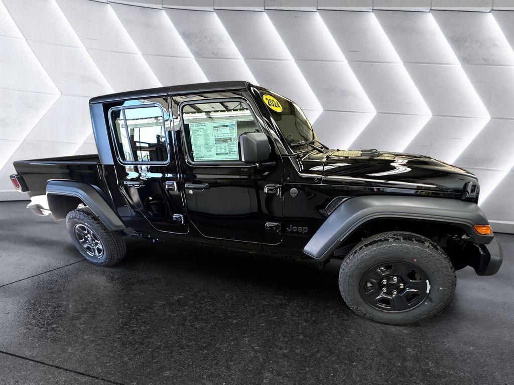 new 2024 Jeep Gladiator car, priced at $43,047