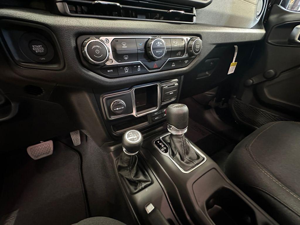 new 2024 Jeep Gladiator car, priced at $43,047