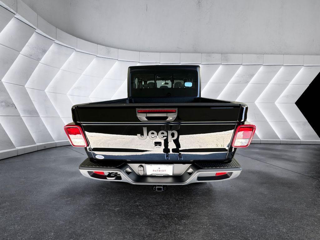 new 2024 Jeep Gladiator car, priced at $43,047