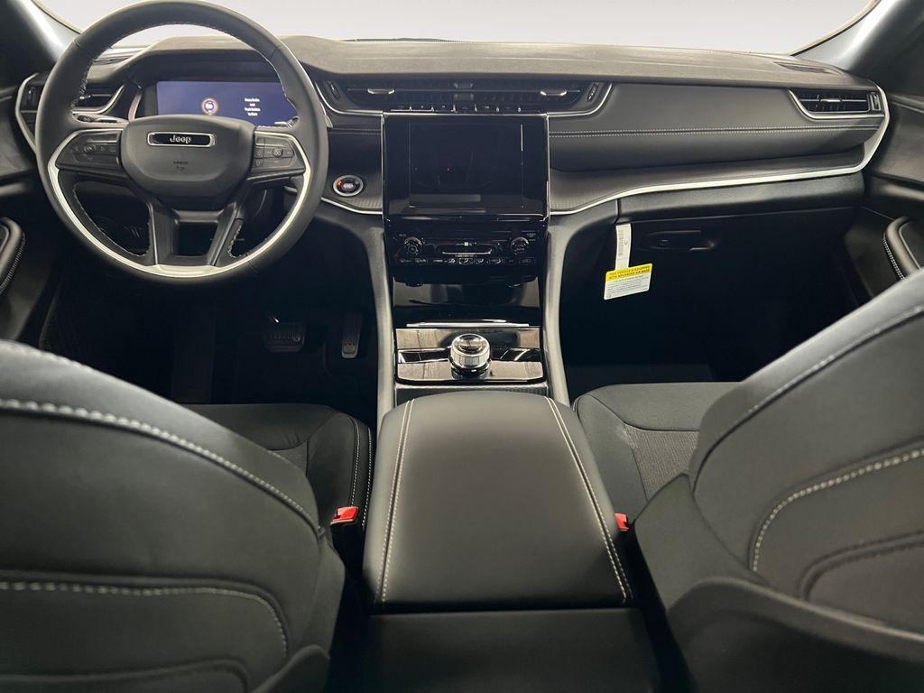 new 2025 Jeep Grand Cherokee car, priced at $40,472