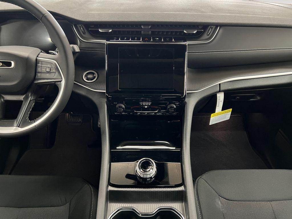 new 2025 Jeep Grand Cherokee car, priced at $40,472