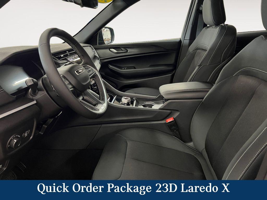 new 2025 Jeep Grand Cherokee car, priced at $37,882