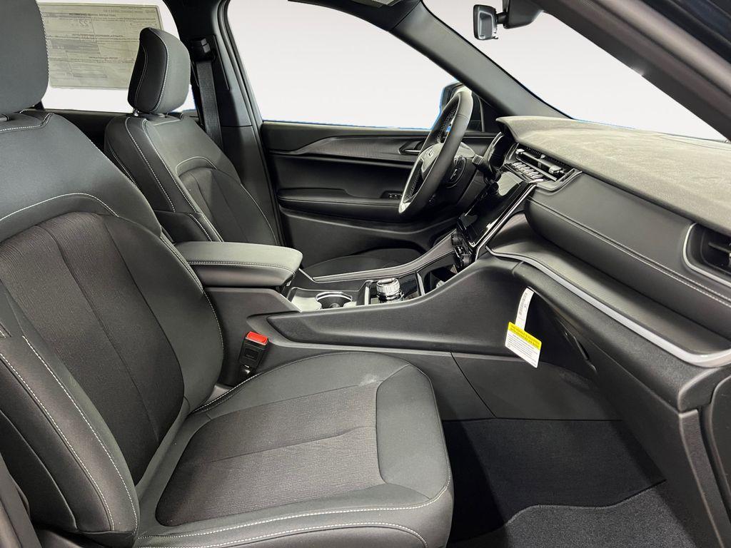 new 2025 Jeep Grand Cherokee car, priced at $39,632