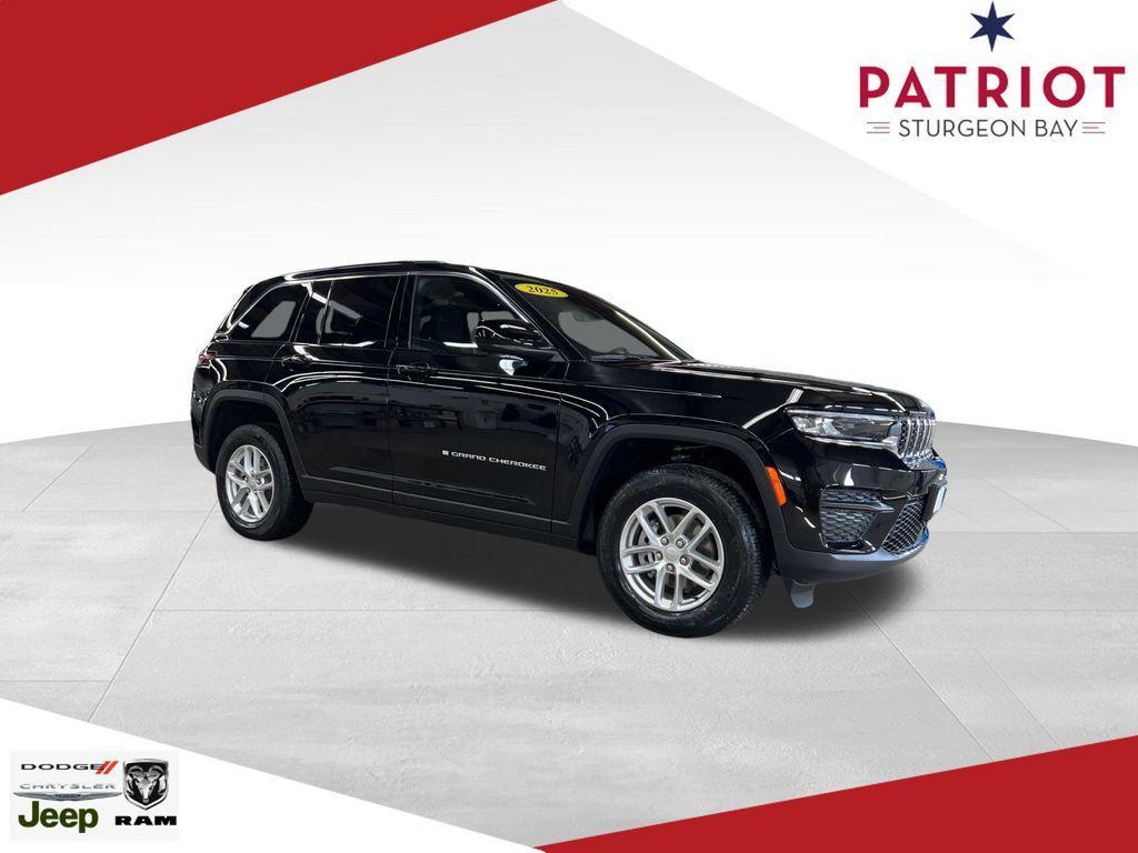 new 2025 Jeep Grand Cherokee car, priced at $40,472
