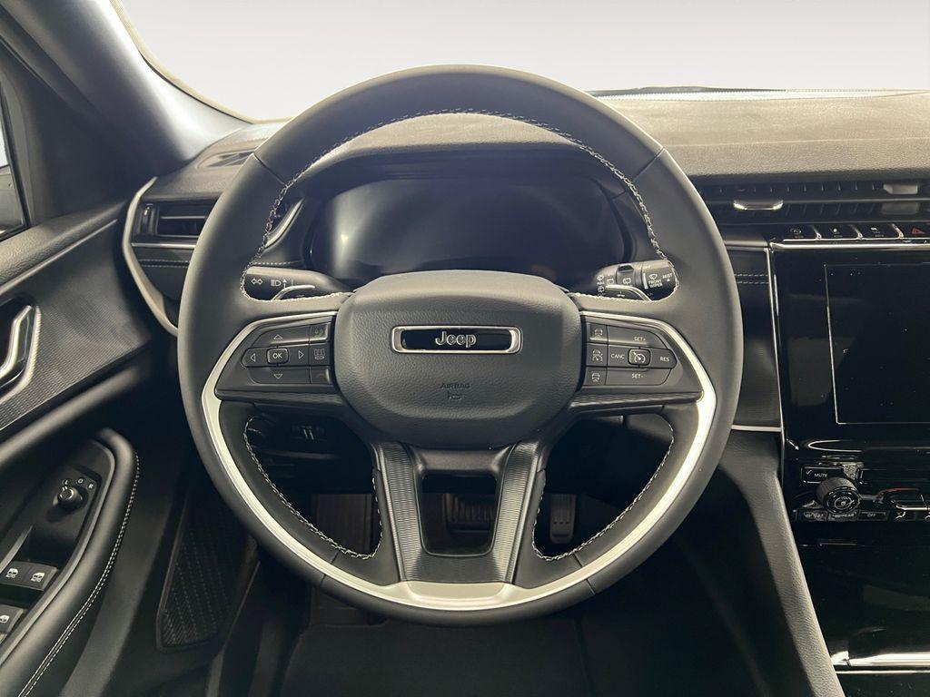 new 2025 Jeep Grand Cherokee car, priced at $40,472