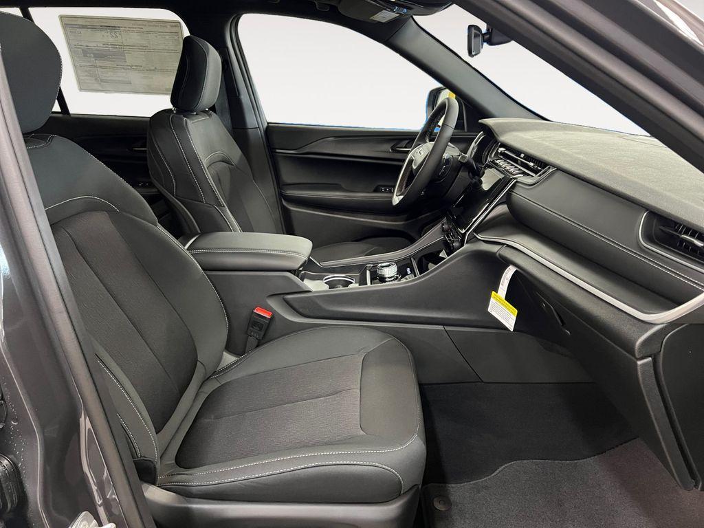 new 2025 Jeep Grand Cherokee car, priced at $41,167