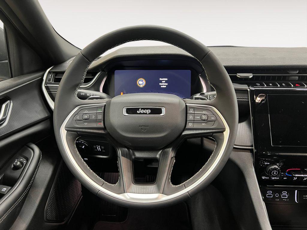 new 2025 Jeep Grand Cherokee car, priced at $39,677