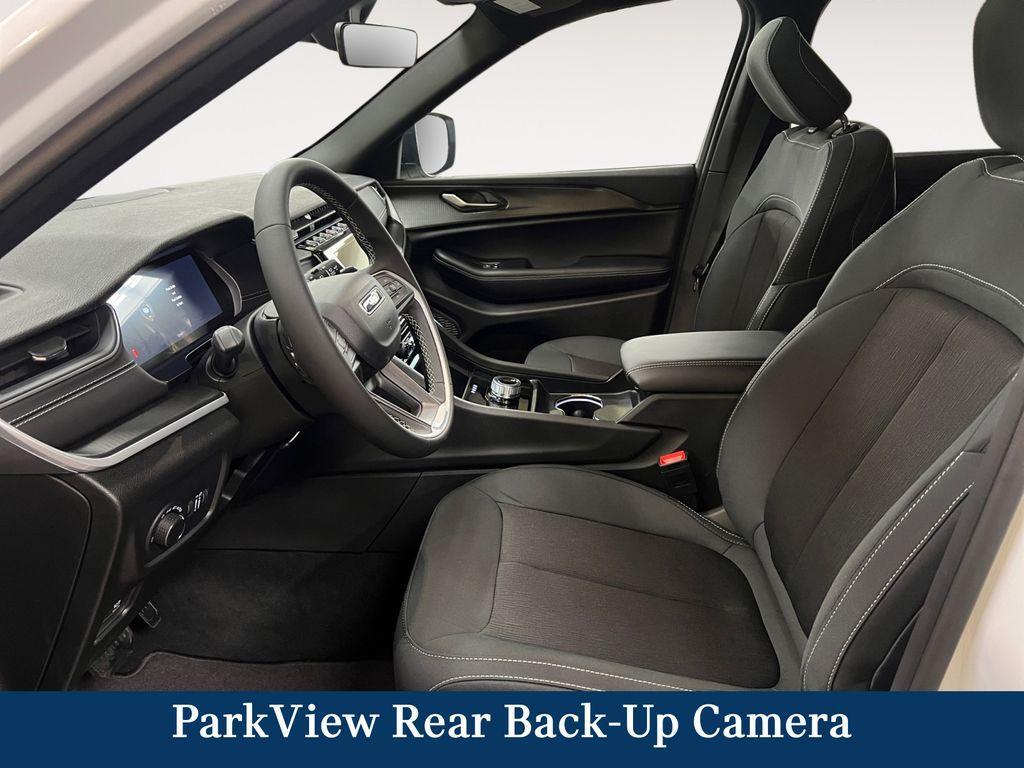 new 2025 Jeep Grand Cherokee car, priced at $39,677