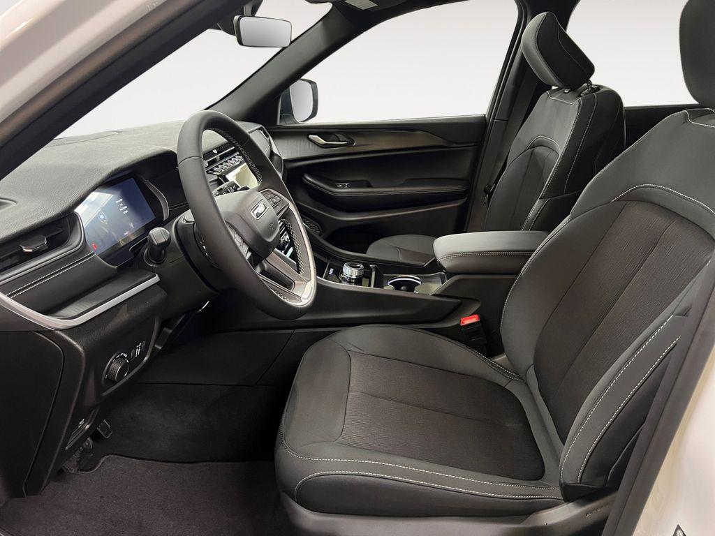 new 2025 Jeep Grand Cherokee car, priced at $39,677