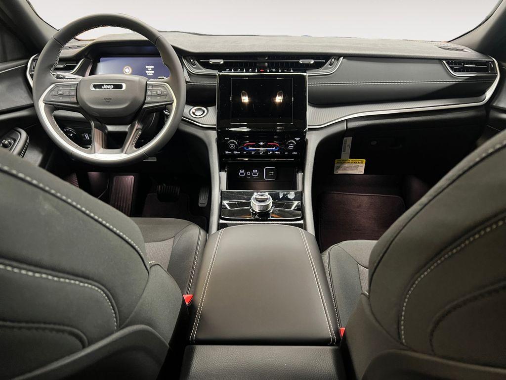 new 2025 Jeep Grand Cherokee car, priced at $39,677