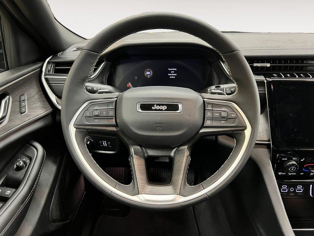 new 2025 Jeep Grand Cherokee car, priced at $47,941