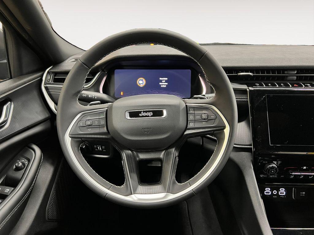 new 2025 Jeep Grand Cherokee car, priced at $38,272