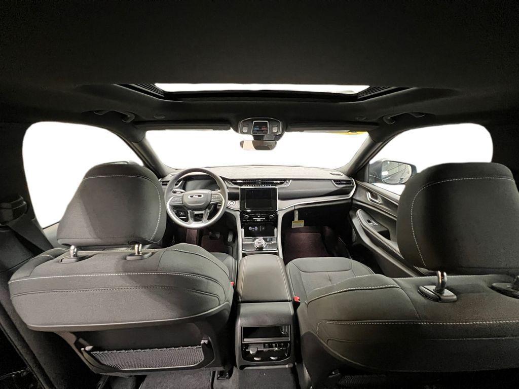 new 2025 Jeep Grand Cherokee car, priced at $36,943