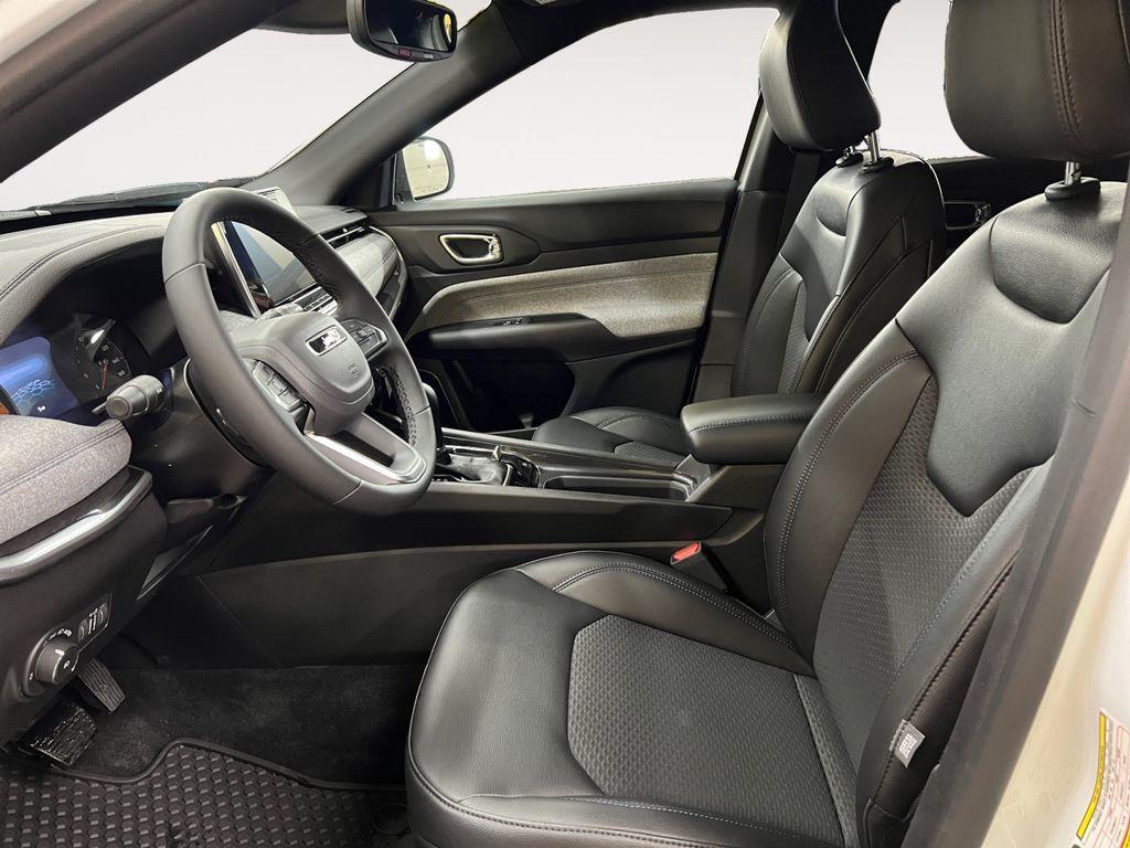 new 2025 Jeep Compass car, priced at $33,618