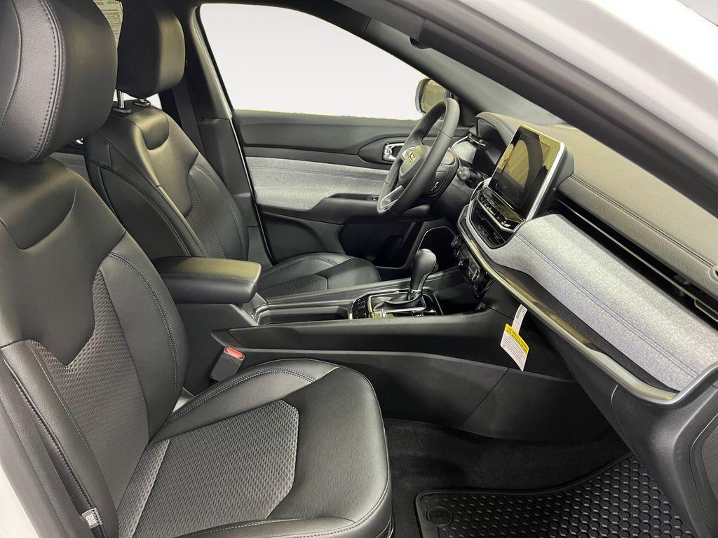 new 2025 Jeep Compass car, priced at $33,618