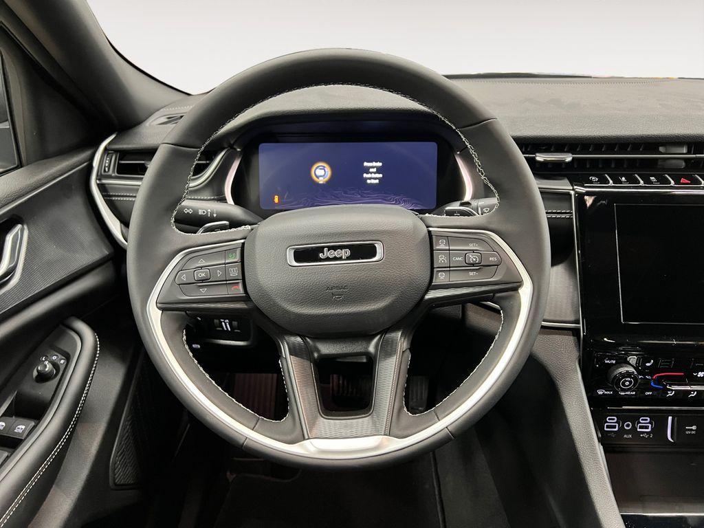new 2025 Jeep Grand Cherokee car, priced at $41,672