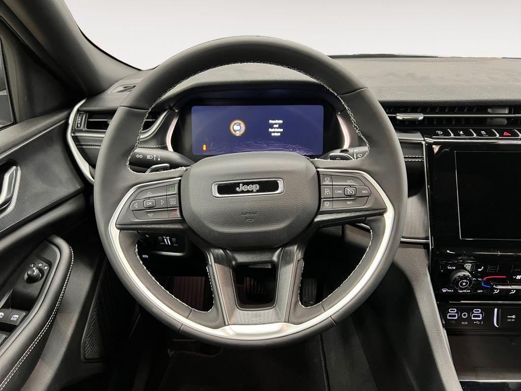 new 2025 Jeep Grand Cherokee car, priced at $41,672
