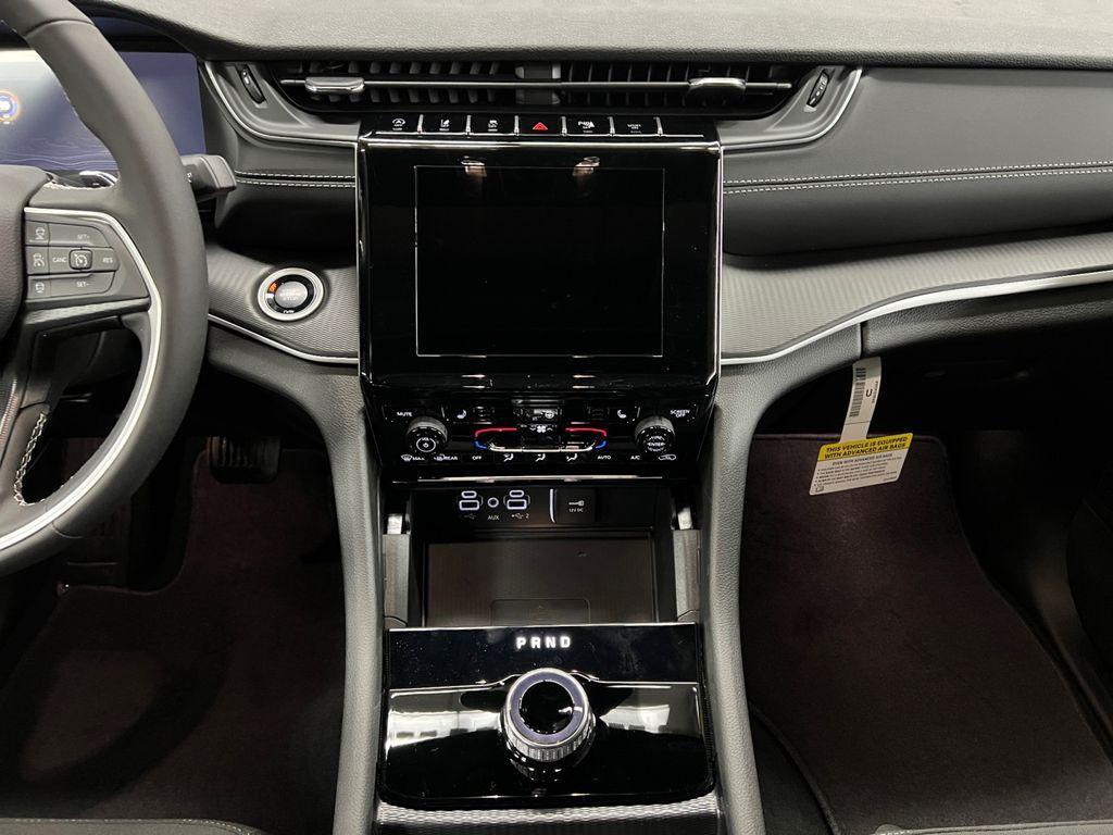 new 2025 Jeep Grand Cherokee car, priced at $41,672