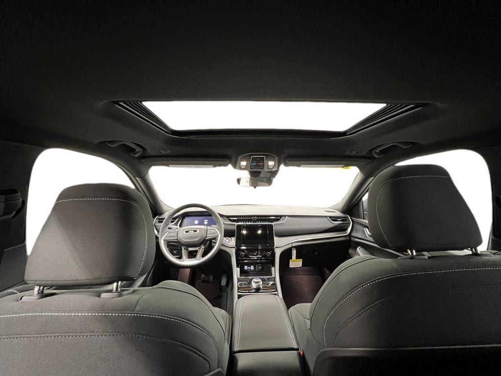 new 2025 Jeep Grand Cherokee car, priced at $41,672