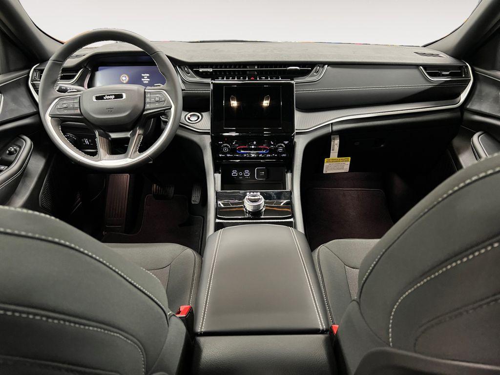 new 2025 Jeep Grand Cherokee car, priced at $41,672