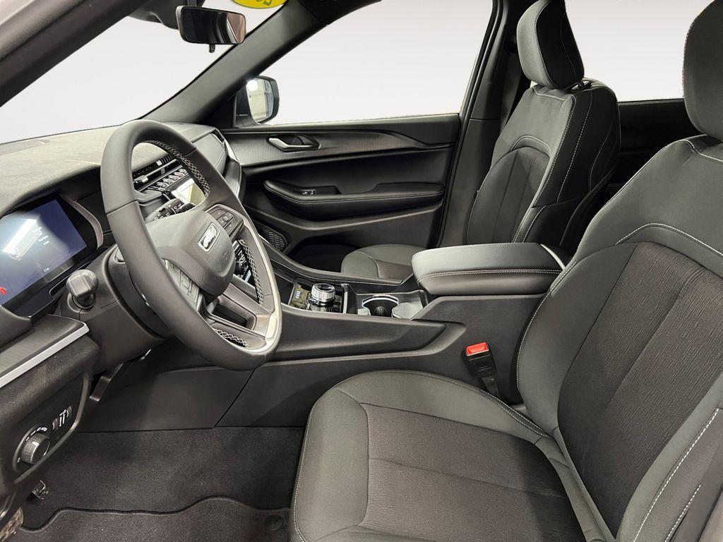 new 2025 Jeep Grand Cherokee car, priced at $41,672