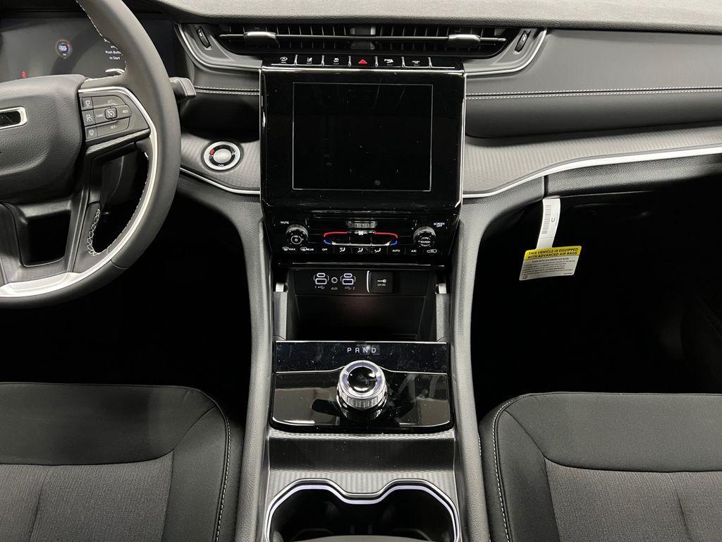 new 2025 Jeep Grand Cherokee car, priced at $40,272