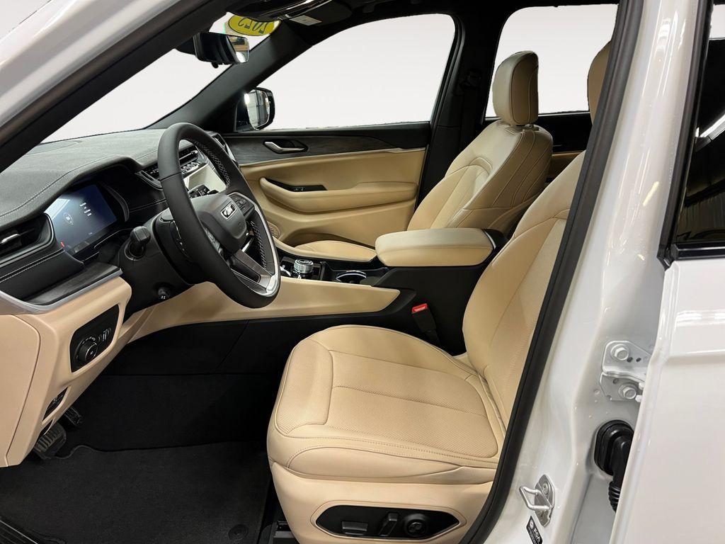 new 2025 Jeep Grand Cherokee L car, priced at $49,605