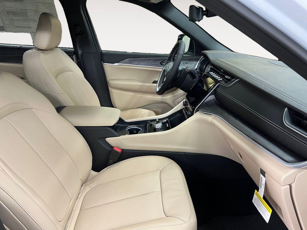 new 2025 Jeep Grand Cherokee L car, priced at $51,162