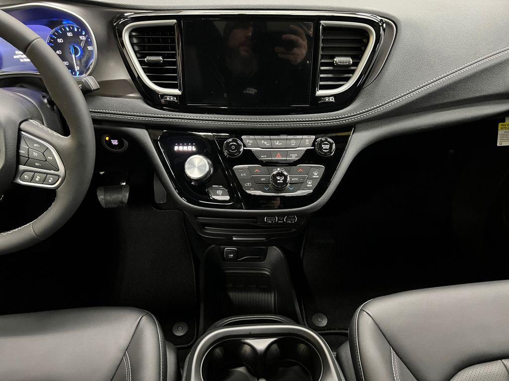 new 2025 Chrysler Pacifica car, priced at $46,298