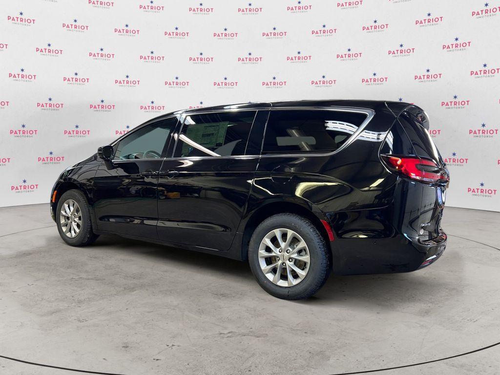 new 2025 Chrysler Pacifica car, priced at $47,348